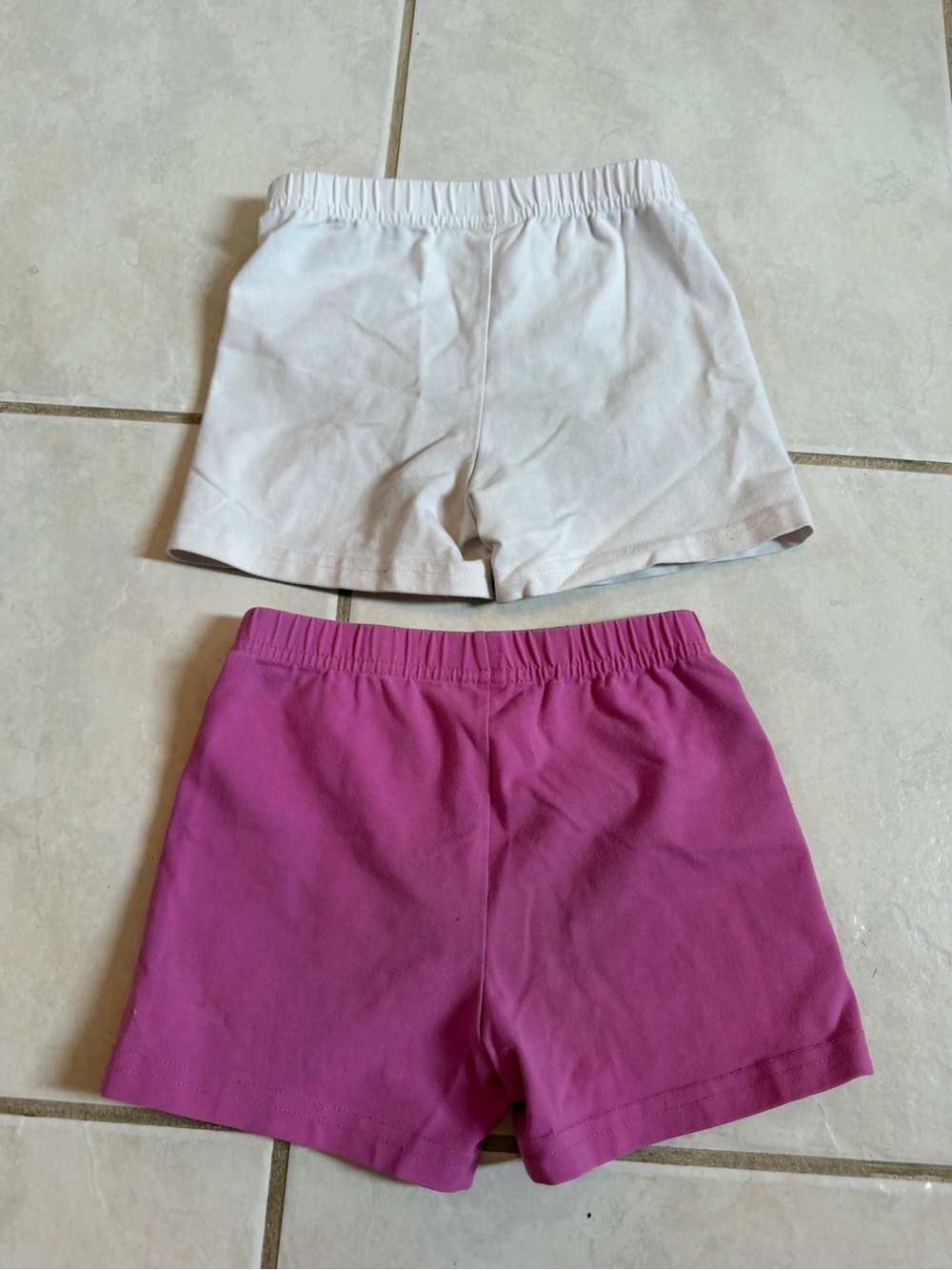 Hanna Andersson White and Magenta Knit Elastic-Waist Shorts